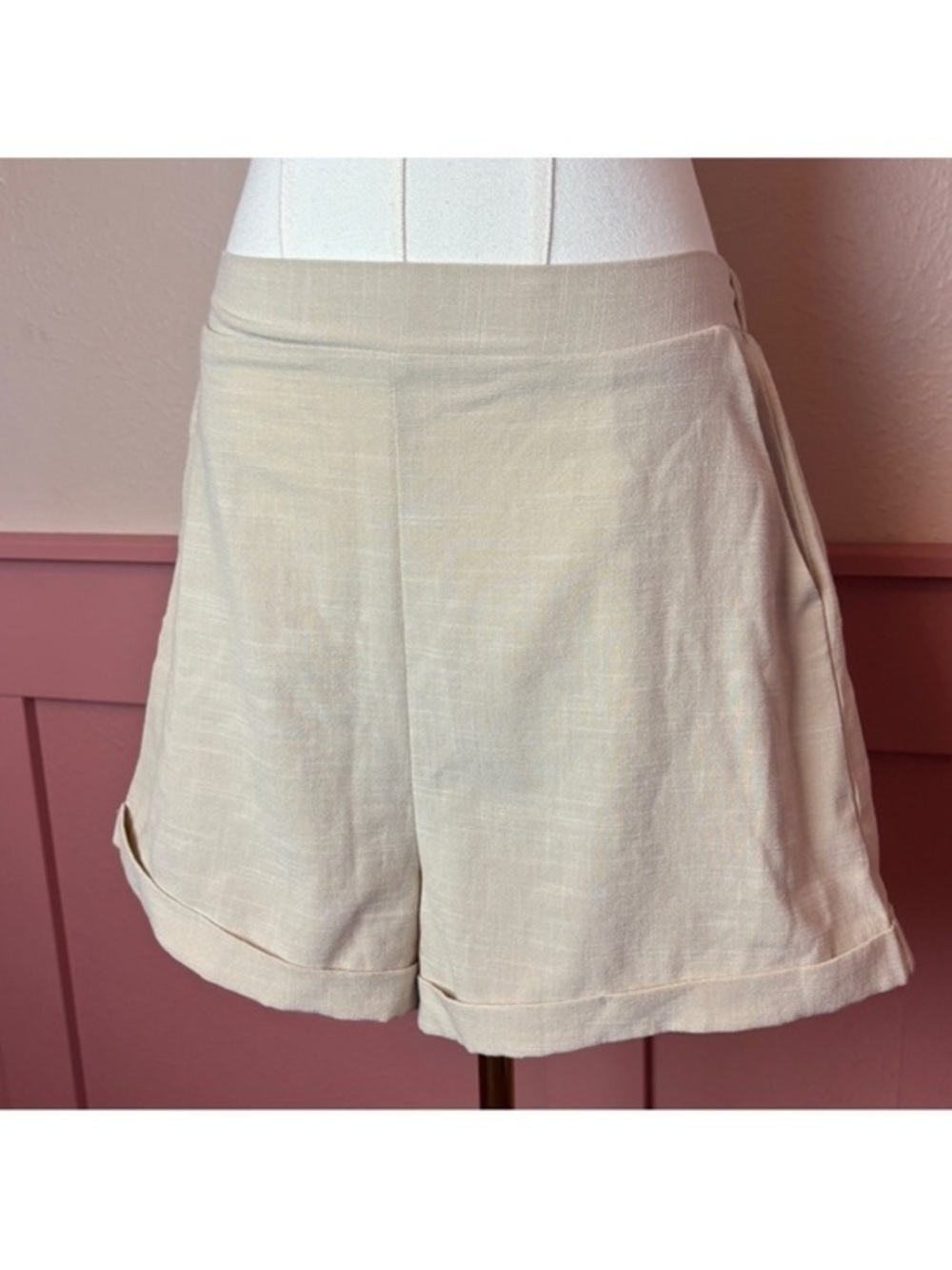 cottage indie lightweight shorts
princess polly
sz us 6
beige